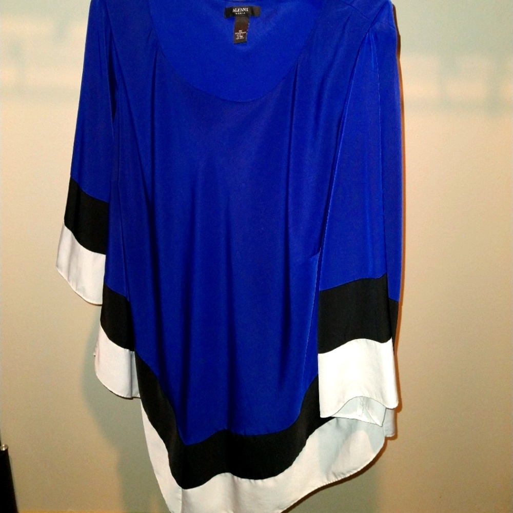 Plus size tops. 2x-4x & 18-22